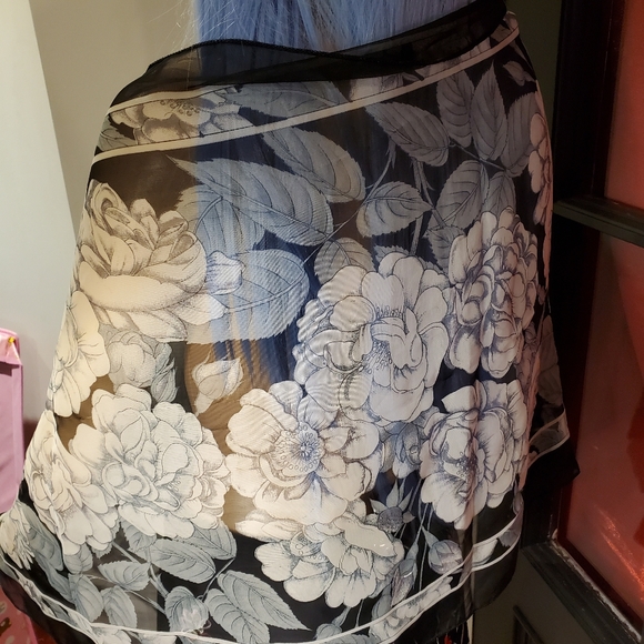 Vintage Dark Floral Sheer Shall Scarf - Picture 3 of 4